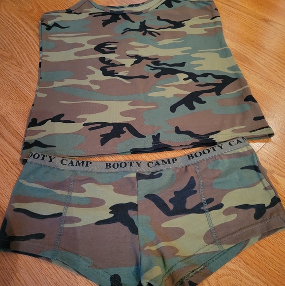 NWT Camo Booty Shorts and Cami Tank Top Set - Picture 2 of 10